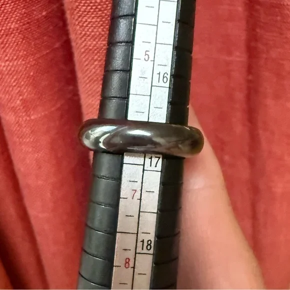 Carved hematite size 6.0 band ring - Picture 3 of 6